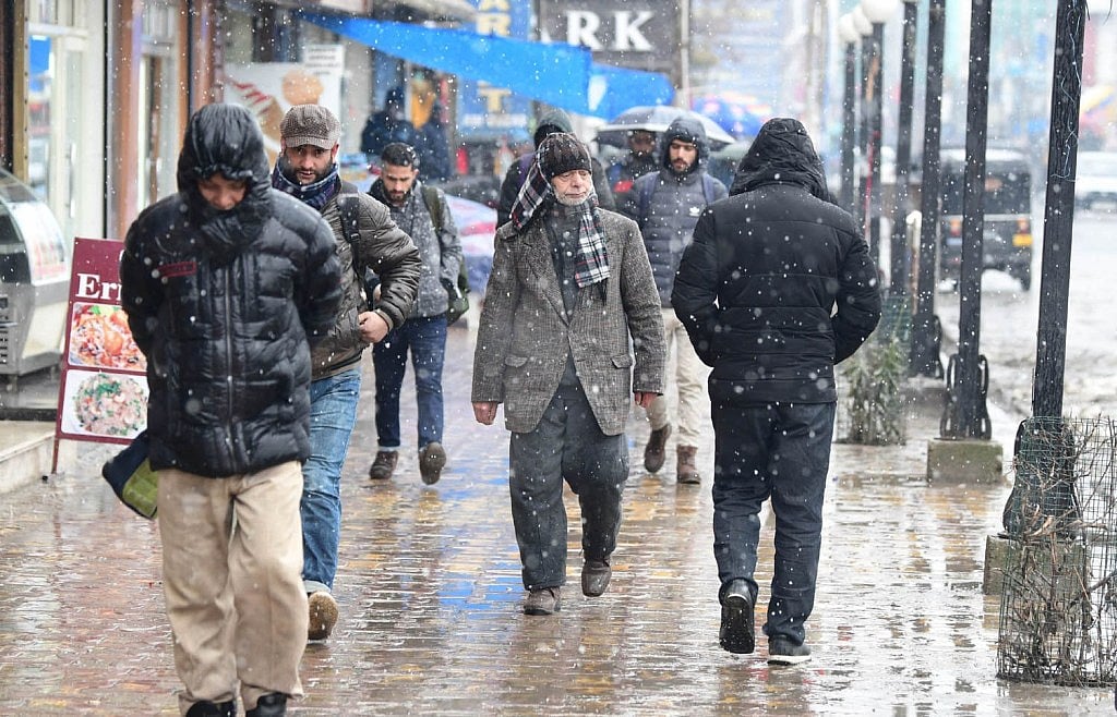کشمیر: موسم مسلسل خراب، 8 مارچ سے بہتری متوقع