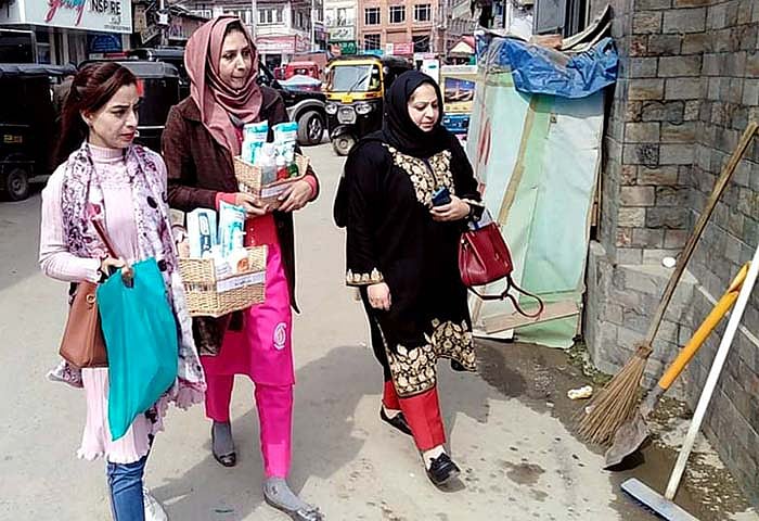 عرفانہ زرگر: خواتین کی سینیٹری مصنوعات کے تعلق سے انوکھی پہل کرنے والی کشمیری خاتون
