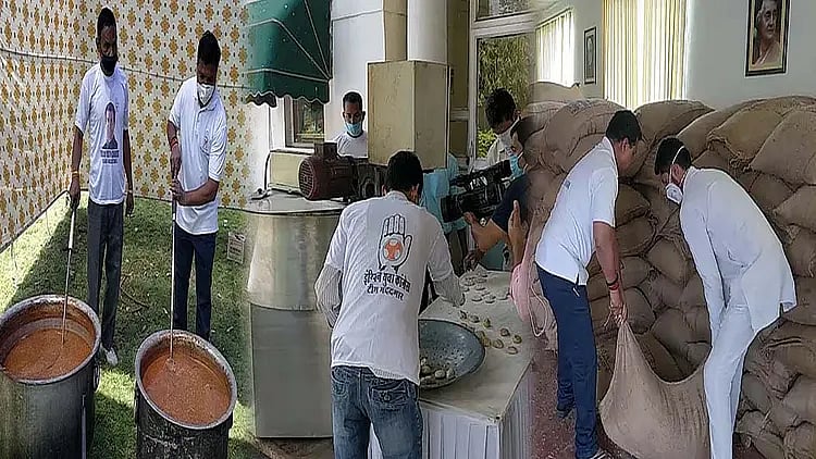 یوتھ کانگریس کا دفتر ’کمیونٹی کچن‘ میں تبدیل، پرینکا گاندھی نے پیش کیا سلام