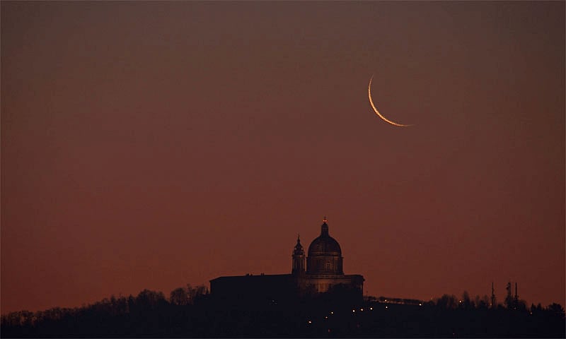 رمضان المبارک کا چاند نظر آ گیا، ہندوستان میں پہلا روزہ کل ہوگا  