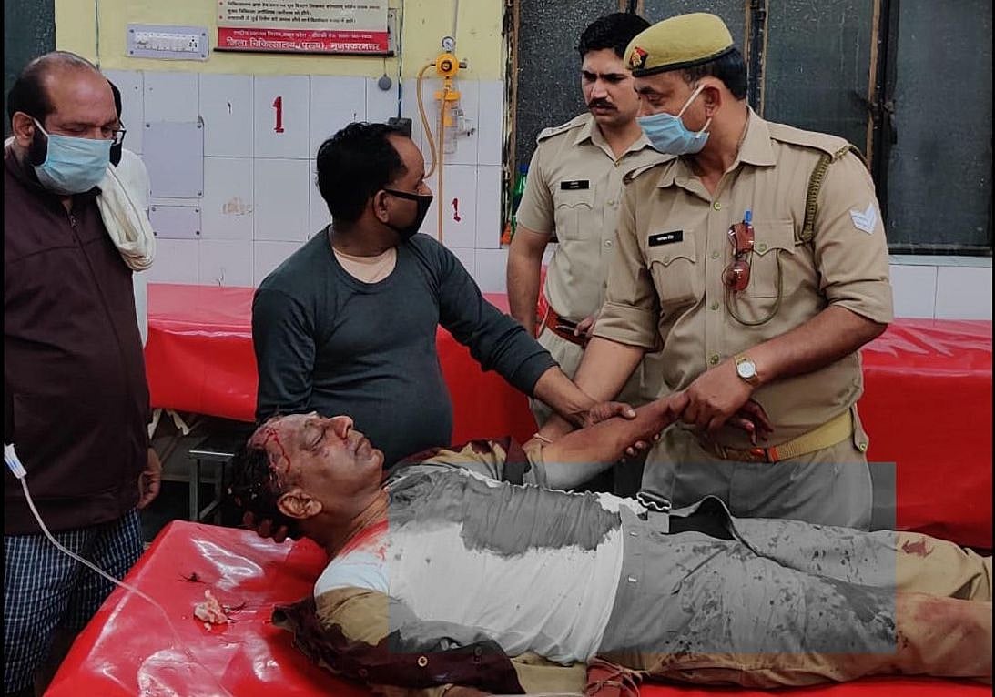 لاک ڈاؤن پر عمل کرانے گئی پولیس کی بری طرح سے پٹائی، داروغہ اور دو سپاہی شدید زخمی
