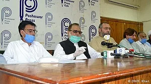 پاکستان: کورونا وائرس سے خیبر پختونخوا کا 345 طبی عملہ شدید متاثر
