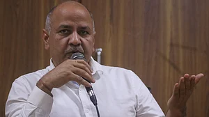 دہلی: منیش سسودیا نے والدین کو دی بڑی راحت، اسکول میں صرف ٹیوشن فیس کرنی ہوگی جمع