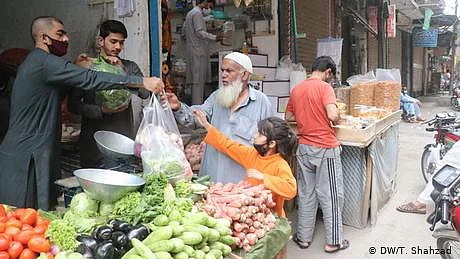 کورونا بحران: کیا سیاست دانوں پر عوامی اعتماد کم ہو گیا؟