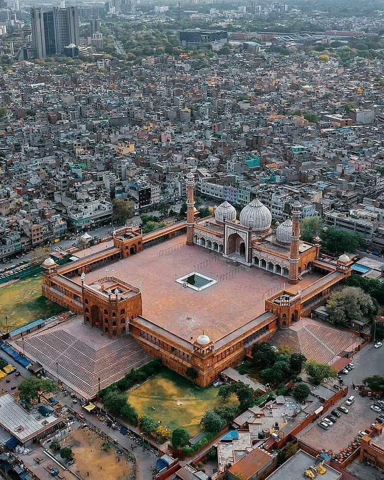 کورونا وائرس کی کہانی بیان کرتی جامع مسجد کی شاندار تصویر