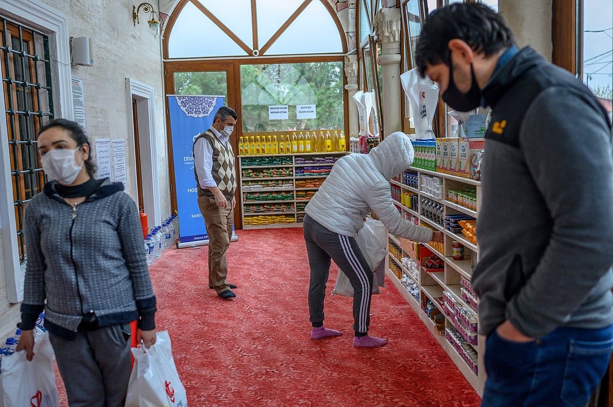 کورونا بحران: ترکی کی مسجد ضرورت مندوں کے لئے ’سپر مارکیٹ‘ میں تبدیل، سب کچھ مفت