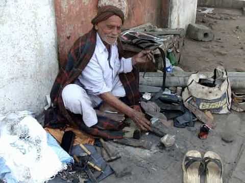 ان کا بھی تو کوئی خیال کرے... سید خرم رضا