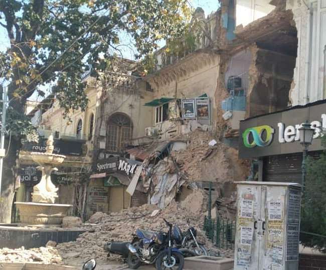 لکھنو کے شاندار امام باڑہ سبطین آباد کا پھاٹک زمیں بوس، سرکار کی دلچسپی نہیں!