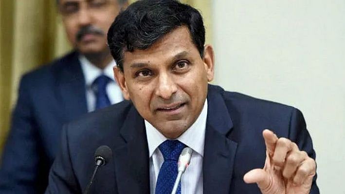 مفت خوری کے بجائے روزگار پیدا کرنے پر توجہ دی جانی چاہیے: رگھو رام راجن