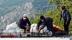 ملک کے مختلف حصوں سے واپس آنے والے سبھی افراد کا کورونا ٹیسٹ کیا جائے گا: صوبائی کمشنر جموں