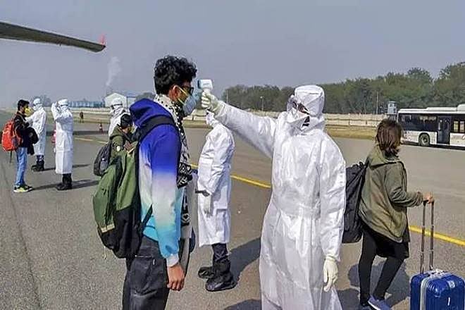 قومی آواز بلیٹن: طلبا کی کوٹہ سے دہلی واپسی؛ مزدوروں کی نقل حمل میں 4 گرفتار؛ خواتین حکمران زیادہ کامیاب