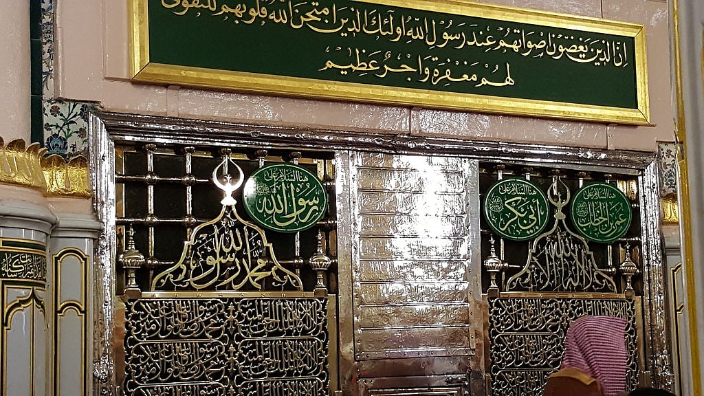 مسجد نبوی میں حضرت عائشہ رضی اللہ عنہا کا گھر جو “حجرہِ شریف” میں بدل گیا