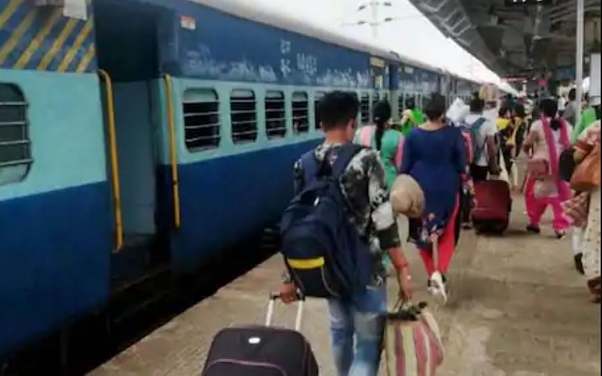 گجرات سے اتراکھنڈ پہنچے مہاجر مزدوروں کی آنکھوں سے چھلکے خوشی کے آنسو