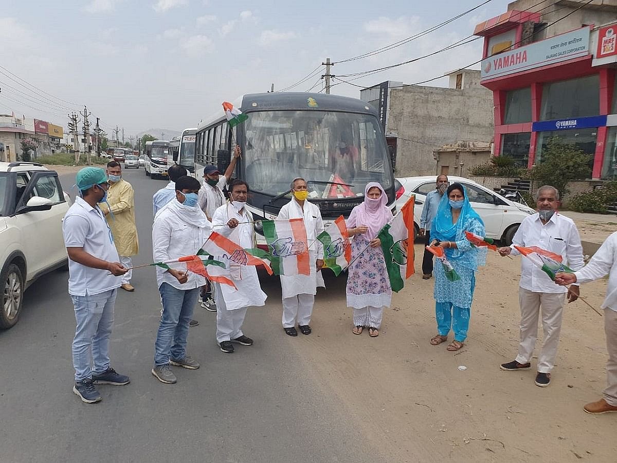 کانگریس کی بسیں چلانے کی درخواست یوگی حکومت کو منظور، پرینکا گاندھی نے کہا شکریہ