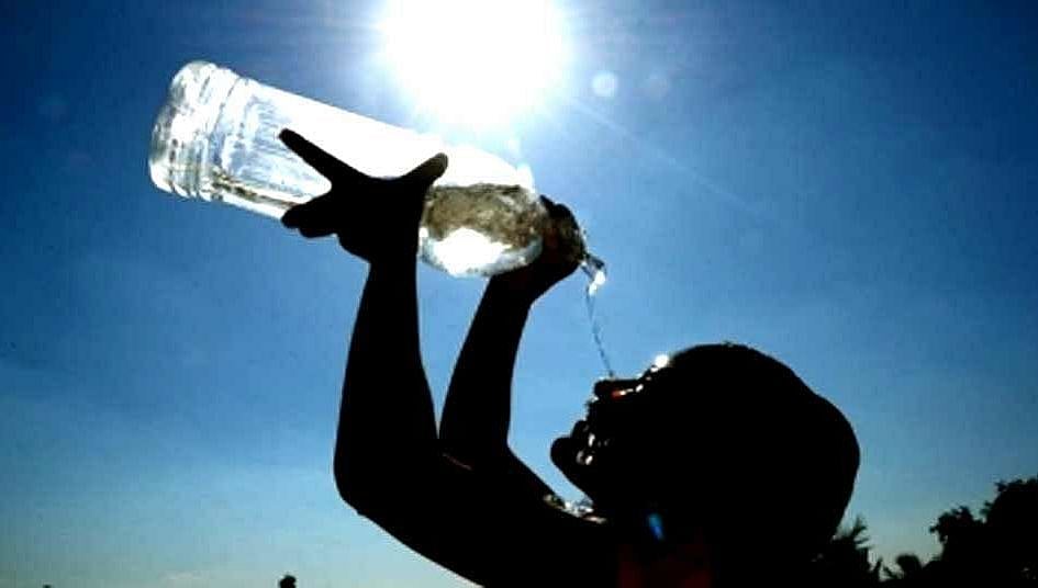 یوپی: موسم کی تندمزاجی ہنوز جاری، آسمانی کی جانب اٹھی نگاہیں