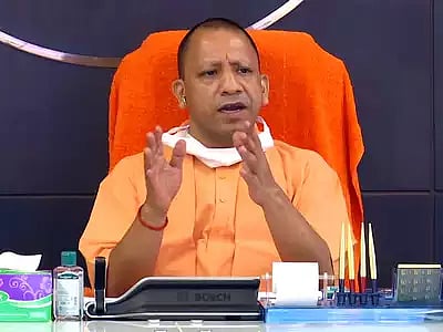 یوگی حکومت نے واپس لیا 12 گھنٹے کام کا ظالمانہ نوٹیفکیشن