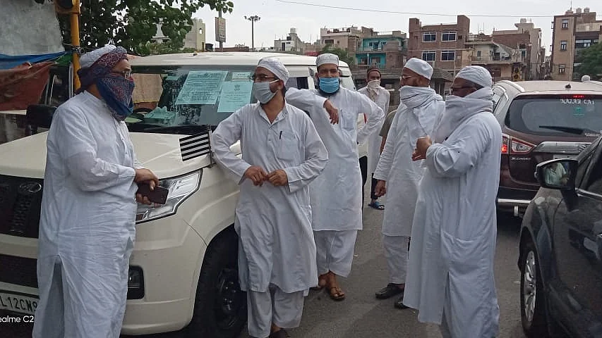 <div class="paragraphs"><p>تبلیغی جماعت سے منسلک افراد، سوشل میڈیا</p></div>