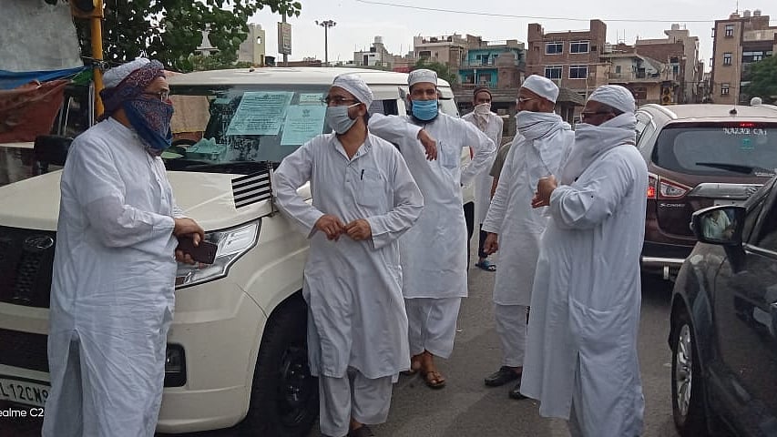 <div class="paragraphs"><p>تبلیغی جماعت سے منسلک افراد، سوشل میڈیا</p></div>