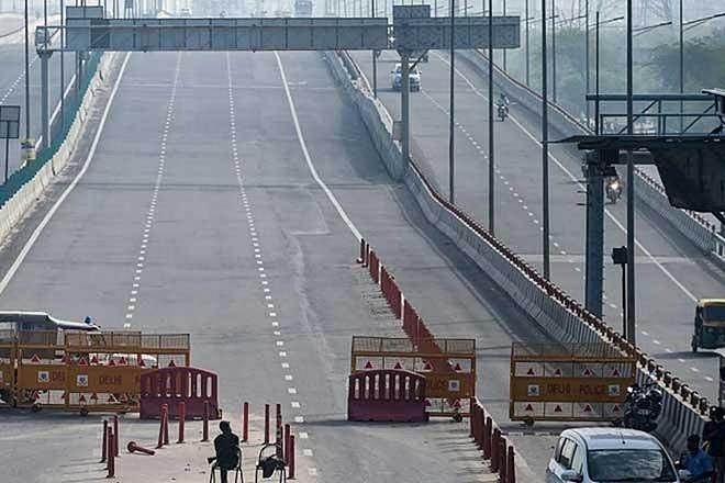 لاک ڈاؤن : فوج  تعینات کرنے سے سپریم کورٹ کا انکار، سوشل ڈسٹینسنگ کے خلاف عرضی گزار پر جرمانہ 