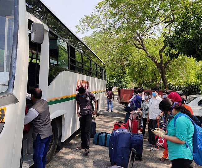 جامعہ ملیہ اسلامیہ کے ہاسٹل میں پھنسے بہار کے طلباء اپنے گھروں کےلئے روانہ
