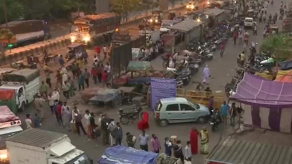 دلی میں کورونا متاثرین کی تعداد 3515 ہوئی، آزادپور منڈی کی13  دوکانیں سیل