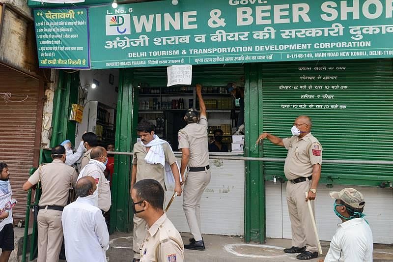 دہلی میں شراب کی بوتل پر 70 فیصد ’خصوصی کورونا ٹیکس‘