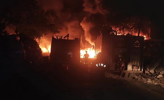 شرابی نے کار سے ٹکر مار کر توڑی قطب مینار کی دیوار، ہرجانہ وصول کریگا ’آثار قدیمہ‘