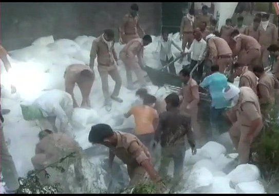یو پی میں مہاجر مزدوروں پر ٹوٹا قہر، اندوہناک ٹرک حادثہ میں 24 ہلاک، متعدد زخمی