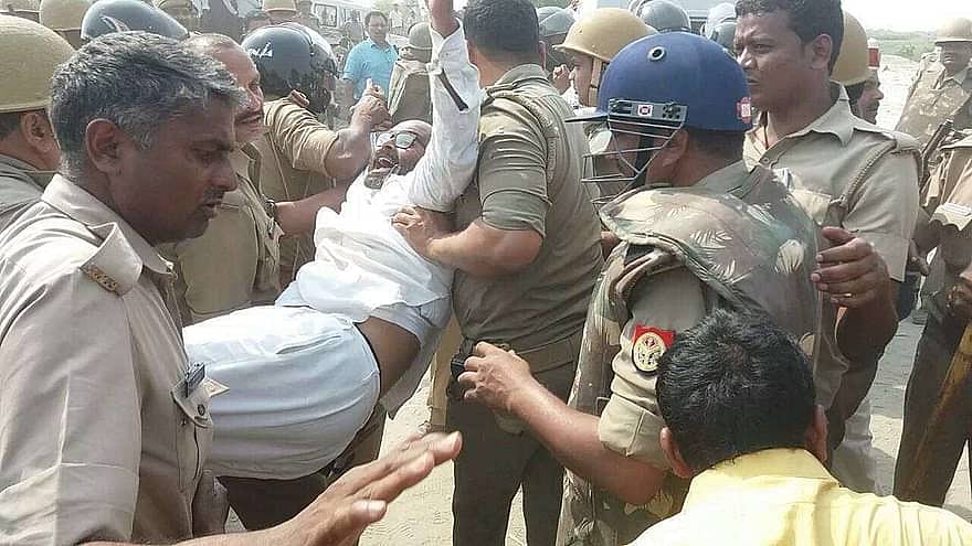 یوگی جی! بسوں پر بی جے پی کا بینر لگا لیجئے، مگر ہمارے جذبۂ خدمت کو مت ٹھکرائیے: پرینکا گاندھی