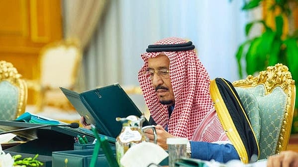 سعودی فرمانروا نے سماجی دوری کے اصول پرعمل درآمد کا خیرمقدم کیا