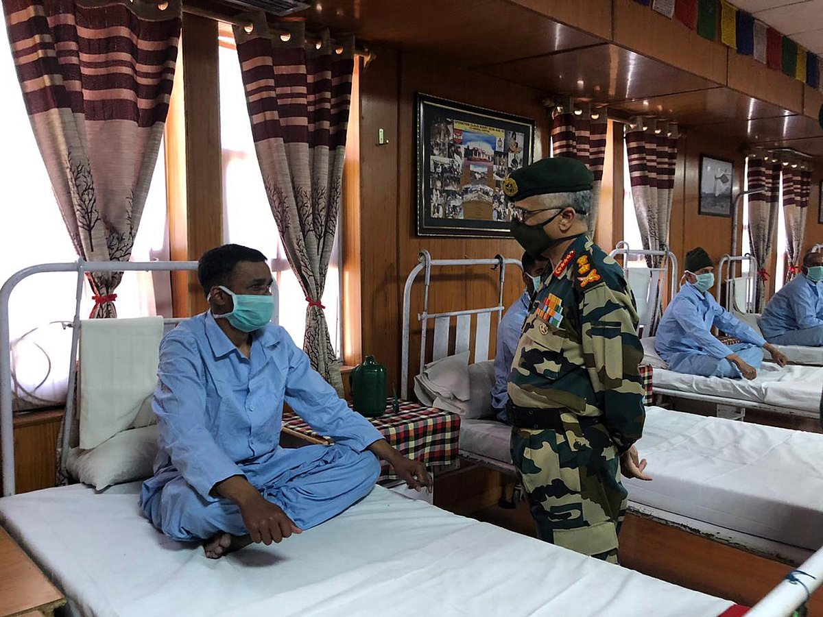 دو دن کے دورے پر لداخ پہنچے بری فوج کے سربراہ، وادی گلوان میں زخمی جوانوں سے کی ملاقات