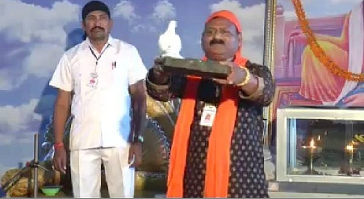 لوگوں سے 100 کروڑ ٹھگنے والا ’کینڈی بابا‘ گرفتار