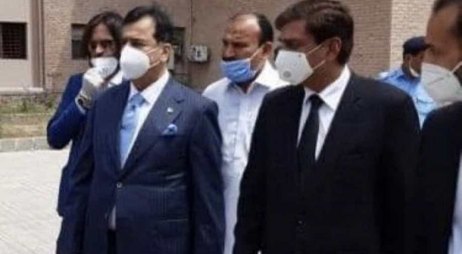 پاکستان کے سابق وزیر اعظم یوسف رضا گیلانی کورونا سے متاثر