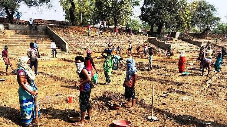 کورونا بحران میں منریگا منصوبہ کی بڑھ گئی ڈیمانڈ، نوجوان بھی مانگ رہے کام