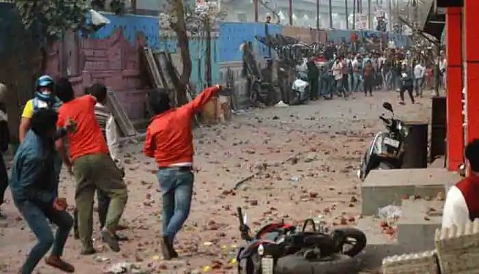 دہلی  دنگوں میں دو چارج شیٹ داخل ، طاہر حسین اور پنجرا توڑ کےارکان کے نام 