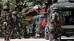جموں و کشمیر: پلوامہ میں تصادم، 2 ملی ٹینٹ ہلاک، ایک سی آر پی ایف جوان شہید