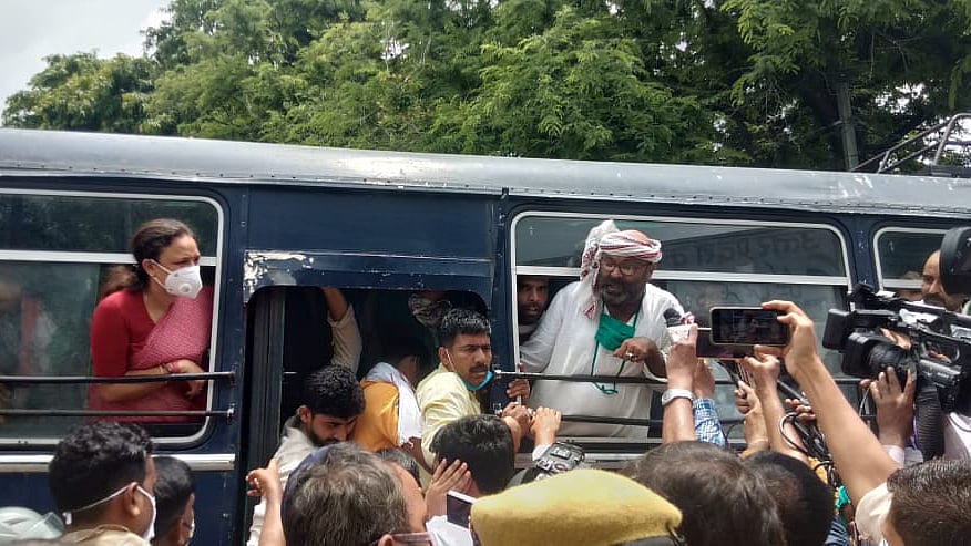 تصویر قومی آواز