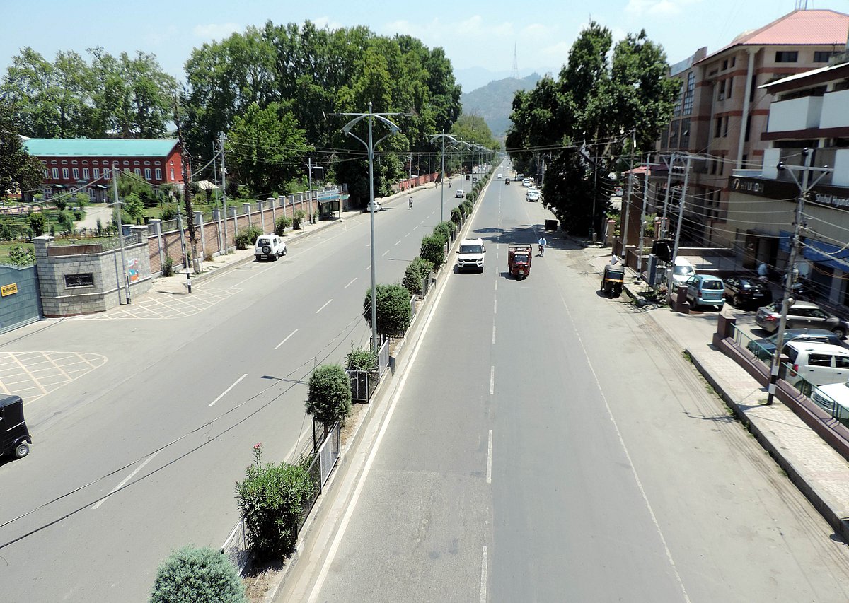کشمیر میں لاک ڈاؤن کا ایک سال: 'مقامی معیشت کو تقریباً 40 ہزار کروڑ روپے کا نقصان'