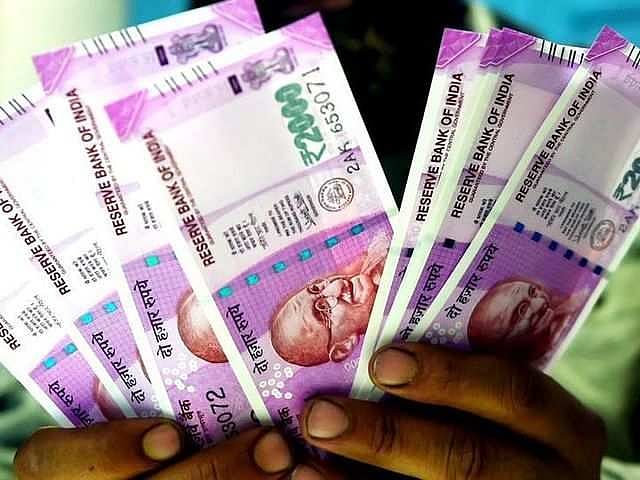 دس سالہ بچہ کوآپریٹو بینک سے برسرعام 10 لاکھ روپے لے کر فرار