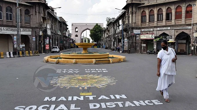 کورونا لاک ڈاؤن کے دوران ویران پڑی حیدرآباد کی ایک سڑک / @telangana_nt