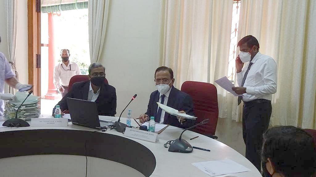 تلنگانہ کے ضلع کریم نگر میں جونیئر وکلاء کو مشکلات، ورچول موبائل کورٹ کا قیام