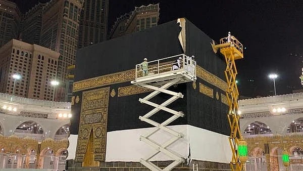 غلاف کعبہ کی تبدیلی کا عمل مکمل