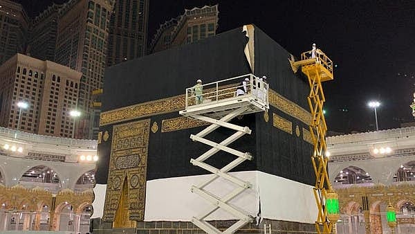 غلاف کعبہ کی تبدیلی کا عمل مکمل