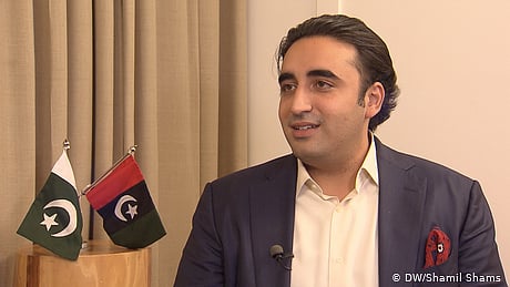 ’اتنا مت گرنا کہ پھر اٹھ نہ سکو‘