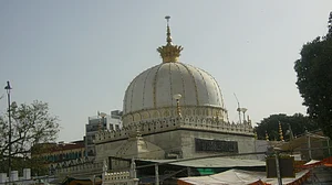 خواجہ اجمیریؒ کی شان میں گستاخی: امیش دیوگن کے خلاف کارروائی پر پابندی کی مدت میں توسیع
