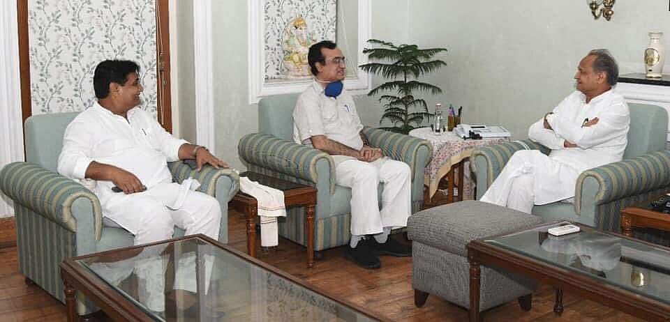 کانگریس کارکنان نے راجستھان انچارج اجے ماکن کا کیا پرجوش استقبال