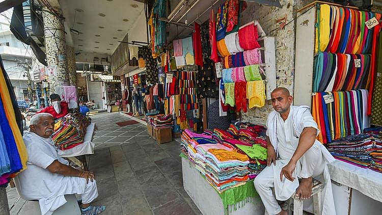 کورونا بحران: تہواری موسم شروع ہونے پر بھی ٹھنڈا پڑا ہے کپڑا کاروبار