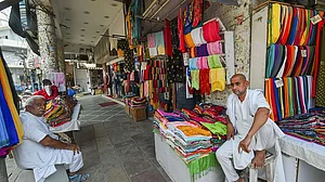 کورونا بحران: تہواری موسم شروع ہونے پر بھی ٹھنڈا پڑا ہے کپڑا کاروبار