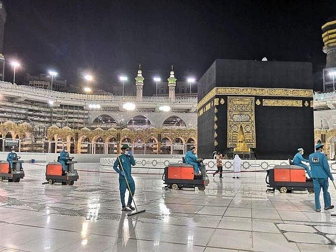 مسجد حرام: مطاف میں جسمانی فاصلے کے اسٹیکرز کی از سر نو ترتیب