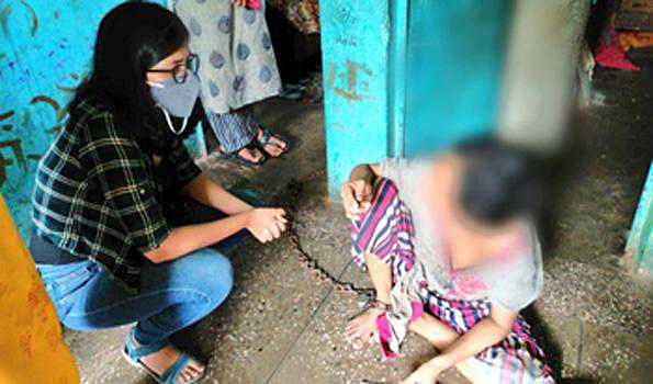 دہلی: 6 ماہ سے زنجیروں میں قید شوہر کے ظلم کی شکار خاتون ہوئی آزاد